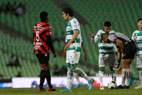 Santos Laguna golea a Xolos y se mete a zona de repesca