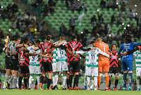 Santos Laguna golea a Xolos y se mete a zona de repesca