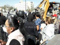 En protesta pedían diálogo con el alcalde de Torreón... Los detienen