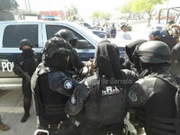 En protesta pedían diálogo con el alcalde de Torreón... Los detienen