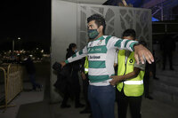 MEX8497.PUEBLA (MÉXICO), 18/03/2022.- Policías vigilan hoy las tribunas del Estadio Cuauhtémoc previo al partido entre Puebla y Santos correspondiente a la jornada 11 del torneo Clausura 2022 de la Liga MX, en Puebla (México). EFE/Hilda Ríos
