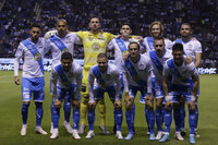 MEX8515. PUEBLA (MÉXICO), 18/03/2022.- Los jugadores de Santos posan durante un partido ante Puebla correspondiente a la jornada 11 del torneo Clausura 2022 del fútbol profesional mexicano, disputado en el Estadio Cuauhtémoc, en Puebla (México). EFE/ Hilda Ríos