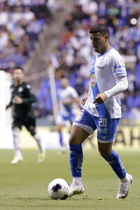 MEX8515. PUEBLA (MÉXICO), 18/03/2022.- Carlos Acevedo de Santos en acción ante Puebla, durante un partido correspondiente a la jornada 11 del torneo Clausura 2022 del fútbol profesional mexicano, disputado en el Estadio Cuauhtémoc, en Puebla (México). EFE/ Hilda Ríos