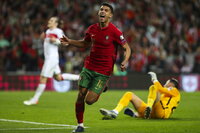 Porto (Portugal), 24/03/2022.- Portugal's Cristiano Ronaldo reacts during the FIFA World Cup Qatar 2022 play-off qualifying soccer match between Portugal and Turkey held on Dragao stadium in Porto, Portugal, 24 March 2022. (Mundial de Fútbol, Turquía, Catar) EFE/EPA/JOSE COELHO