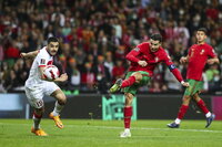 Porto (Portugal), 24/03/2022.- Portugal's Cristiano Ronaldo reacts during the FIFA World Cup Qatar 2022 play-off qualifying soccer match between Portugal and Turkey held on Dragao stadium in Porto, Portugal, 24 March 2022. (Mundial de Fútbol, Turquía, Catar) EFE/EPA/JOSE COELHO