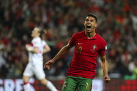 Porto (Portugal), 24/03/2022.- Portugal's Cristiano Ronaldo (R) in action during the FIFA World Cup Qatar 2022 play-off qualifying soccer match between Portugal and Turkey held on Dragao stadium in Porto, Portugal, 24 March 2022. (Mundial de Fútbol, Turquía, Catar) EFE/EPA/JOSE COELHO