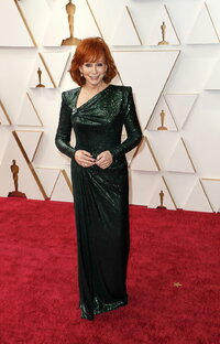 Hollywood (United States), 27/03/2022.- Reba McEntire arrives for the 94th annual Academy Awards ceremony at the Dolby Theatre in Hollywood, Los Angeles, California, USA, 27 March 2022. The Oscars are presented for outstanding individual or collective efforts in filmmaking in 24 categories. (Estados Unidos) EFE/EPA/DAVID SWANSON