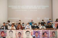 Familiares de los 43 estudiantes de Ayotzinapa reclaman a gobierno tras informe del GIEI