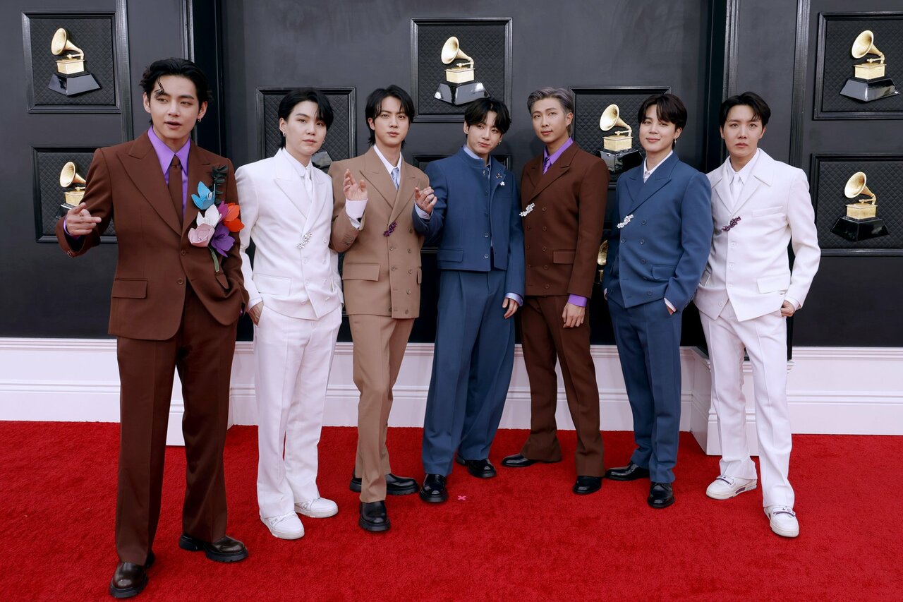 BTS conquista la alfombra roja de los Grammy