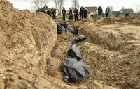 Kyiv (Ukraine), 04/04/2022.- Bodies of civilians in plastic bags lay in a mass grave in Bucha city, which was the recaptured by the Ukrainian army, Kyiv (Kiev) area, Ukraine, 04 April 2022. More than 410 bodies of killed civilians were carried from the recaptured territory in Kyiv's area for exgumation and expert examination. The UN Human Rights Council has decided to launch an investigation into the violations committed after Russia's full-scale invasion of Ukraine as Ukrainian Parliament reported. On 24 February, Russian troops had entered Ukrainian territory in what the Russian president declared a 'special military operation', resulting in fighting and destruction in the country, a huge flow of refugees, and multiple sanctions against Russia. (Rusia, Ucrania) EFE/EPA/OLEG PETRASYUK ATTENTION: GRAPHIC CONTENT