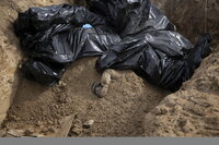 Kyiv (Ukraine), 04/04/2022.- Bodies of civil locals in plastic bags lay in a mass grave in the recaptured by the Ukrainian army Bucha city of Kyiv (Kiev) area, Ukraine, 04 April 2022. From the recaptured territory of Kyiv's area more than 410 bodies of killed civilian people were carried for exhumation and expert examination. The UN Human Rights Council has decided to launch an investigation into the violations committed after Russia's full-scale invasion of Ukraine as Ukrainian Parliament reported. On 24 February, Russian troops had entered Ukrainian territory in what the Russian president declared a 'special military operation', resulting in fighting and destruction in the country, a huge flow of refugees, and multiple sanctions against Russia. (Rusia, Ucrania) EFE/EPA/STANISLAV KOZLIUK ATTENTION EDITORS GRAPHIC CONTENT