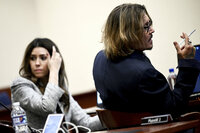 US actress Amber Heard speaks with her lawyer Elaine Bredehoft during the $50 million Depp vs Heard deformation trail at the Fairfax County Circuit Court April 12, 2022, in Fairfax, Virginia. - 'Pirates of the Caribbean' star Johnny Depp physically and sexually abused his then-wife Amber Heard during drug- and alcohol-fueled binges in which he became a 'monster,' her lawyers told a court on Tuesday. (Photo by Brendan SMIALOWSKI / POOL / AFP)