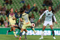 Marianne Martínez #17, Media, Santos
Betzy Cuevas #8, Media, America