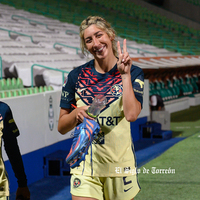 Paulina Peña #44, Media, Santos