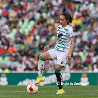 Lourdes De León #4, Defensa, Santos