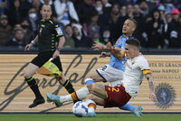 Foto Alfredo Falcone / LaPresse
18/04/2022 Napoli, Italia
Sport Calcio
Napoli - Roma  - Campionato di Calcio Serie A 2021/2022 - Stadio Diego Armando Maradona di Napoli
Nella foto:  roger ibanez victor osimhen
Photo Alfredo Falcone / LaPresse
18/04/2022 Naples, Italy
Sport Soccer
Napoli - Roma - Italian Football Championship League A 2021/2022 - Diego Armando Maradona stadium of Naples
In the pic:  roger ibanez victor osimhen