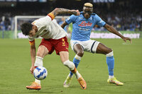 Foto Alessandro Garofalo/LaPresse 
18 aprile  2022 Napoli, Italia 
sport calcio 
Napoli vs Roma  - Campionato di calcio Serie A TIM 2021/2022 - stadio Diego Armando Maradona 
Nella foto: Stanislav Lobotka (SSC Napoli);Nicolo Zaniolo (AS Roma);