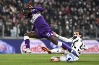 Foto Marco Alpozzi/LaPresse 
20 Aprile 2022 Torino, Italia 
sport calcio 
Juventus Vs Fiorentina - Semifinale  -Coppa Italia Frecciarossa 2021/2022 - Allianz Stadium
Nella foto:   Dusan Vlahovic (Juventus F.C.); Alfred Duncan (ACF Fiorentina); 

Photo Marco Alpozzi/LaPresse 
April 20, 2022 Turin, Italy 
sport soccer 
Juventus Vs Fiorentina  - semi-final- Coppa Italia Frecciarossa 2021/2022 - Allianz Stadium
In the pic:  Dusan Vlahovic (Juventus F.C.); Alfred Duncan (ACF Fiorentina);