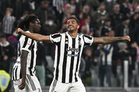 Foto Marco Alpozzi/LaPresse 
20 Aprile 2022 Torino, Italia 
sport calcio 
Juventus Vs Fiorentina - Semifinale  -Coppa Italia Frecciarossa 2021/2022 - Allianz Stadium
Nella foto:   Danilo (Juventus F.C.); esulta dopo il gol 
Photo Marco Alpozzi/LaPresse 
April 20, 2022 Turin, Italy 
sport soccer 
Juventus Vs Fiorentina  - semi-final- Coppa Italia Frecciarossa 2021/2022 - Allianz Stadium
In the pic: Danilo (Juventus F.C.); celebrates after scoring
