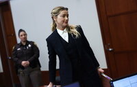 Fairfax (United States), 21/04/2022.- US actress Amber Heard as court breaks for lunch during the 50 million US dollar Depp vs Heard defamation trial at the Fairfax County Circuit Court in Fairfax, Virginia, USA, 21 April 2022. US actor Johnny Depp's 50 million US dollar defamation lawsuit against his ex-wife Amber Heard that started on 10 April is expected to last five or six weeks. (Estados Unidos) EFE/EPA/JIM LO SCALZO / POOL
