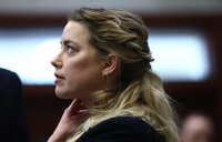 Fairfax (United States), 21/04/2022.- US actress Amber Heard during the 50 million US dollar Depp vs Heard defamation trial at the Fairfax County Circuit Court in Fairfax, Virginia, USA, 21 April 2022. US actor Johnny Depp's 50 million US dollar defamation lawsuit against his ex-wife Amber Heard that started on 10 April is expected to last five or six weeks. (Estados Unidos) EFE/EPA/JIM LO SCALZO / POOL