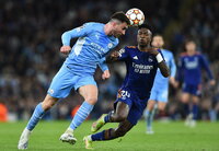 Manchester (United Kingdom), 26/04/2022.- Manchester City's Aymeric Laporte (L) in action against Real Madrid's Vinicius Junior (R) during the UEFA Champions League semi final, first leg soccer match between Manchester City and Real Madrid in Manchester, Britain, 26 April 2022. (Liga de Campeones, Reino Unido) EFE/EPA/PETER POWELL