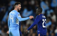 Manchester (United Kingdom), 26/04/2022.- Manchester City's Aymeric Laporte (L) and Real Madrid's Feland Mendy (R) react after during the UEFA Champions League semi final, first leg soccer match between Manchester City and Real Madrid in Manchester, Britain, 26 April 2022. (Liga de Campeones, Reino Unido) EFE/EPA/PETER POWELL