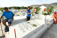 Honran en cementerios de Torreón a madres fallecidas