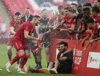 Liverpool gana Copa FA al vencer a Chelsea en penales