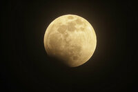 AME9700. SANTA LUCIA (HONDURAS), 15/05/2022.- Fotografía de la luna durante un eclipse hoy, en Santa Lucía (Honduras). EFE/ Gustavo Amador
