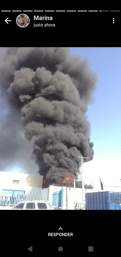 Incendio en fabrica de Torreón se hace visible en La Laguna