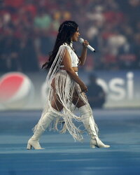 Saint-denis (France), 28/05/2022.- Cuban-American singer Camila Cabello performs prior to the UEFA Champions League final between Liverpool FC and Real Madrid at Stade de France in Saint-Denis, near Paris, France, 28 May 2022. (Liga de Campeones, Francia) EFE/EPA/MOHAMMED BADRA