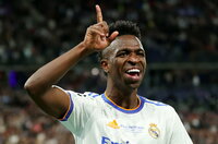 Saint-denis (France), 28/05/2022.- Vinicius Junior of Real Madrid celebrates after scoring the opening goal during the UEFA Champions League final between Liverpool FC and Real Madrid at Stade de France in Saint-Denis, near Paris, France, 28 May 2022. (Liga de Campeones, Abierto, Francia) EFE/EPA/FRIEDEMANN VOGEL