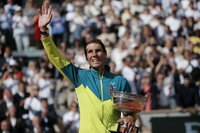 El tenista Rafael Nadal se vuelve campeón de Roland Garros