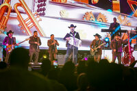 El cantante Edén Muñoz se presentó por primera vez como solista en el Coliseo Centenario de Torreón