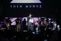El cantante Edén Muñoz se presentó por primera vez como solista en el Coliseo Centenario de Torreón