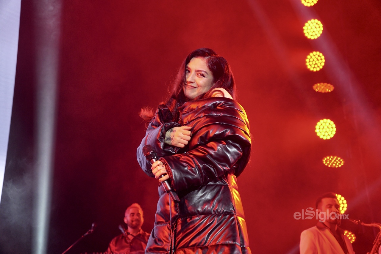 Torreón y Mon Laferte viven un 'amor completo'