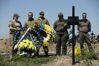 Aumentan cuerpos sin identificar por guerra en Ucrania
