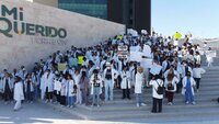 Marchan en silencio para exigir justicia por el asesinato del pasante de Medicina Eric Andrade