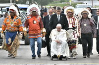 Papa Francisco ofrece perdón por males causados por Iglesia católica a indígenas en Canadá