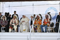 Papa Francisco ofrece perdón por males causados por Iglesia católica a indígenas en Canadá