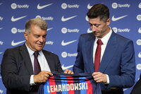 Barcelona presenta a Lewandowski en el Camp Nou