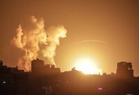 Bombardeos de Israel dejan al menos 10 muertos y más de 70 heridos en Gaza, fuerzas palestinas lanzan cohetes