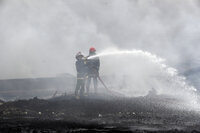 Amaina incendio de depósitos de combustible en Cuba