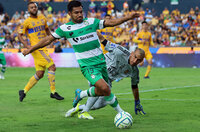 Santos no puede contra Tigres UANL