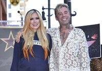 Recibe su estrella en el Paseo de la fama en la celebración de los 20 años del lanzamiento de su primer álbum