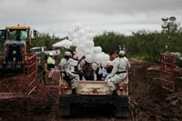 Familia de los 10 mineros atrapados en Sabinas se despiden con misa