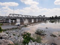 Sin riesgo. Autoridades descartaron que el recién rehabilitado Metroparque Nazas presentara riesgo de inundación, pues el nivel de agua que corre por el río es muy bajo.