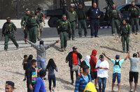 Patrulla Fronteriza dispersa protesta de migrantes venezolanos en frontera de Ciudad Juárez