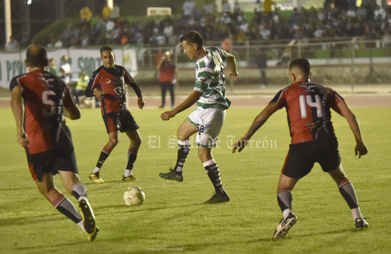 Leyendas de Santos y Atlas disputan juego en Deportiva Torreón, fotos